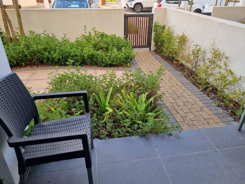 Ground floor unit in sought-after and secure Summerview Complex - Photo 7