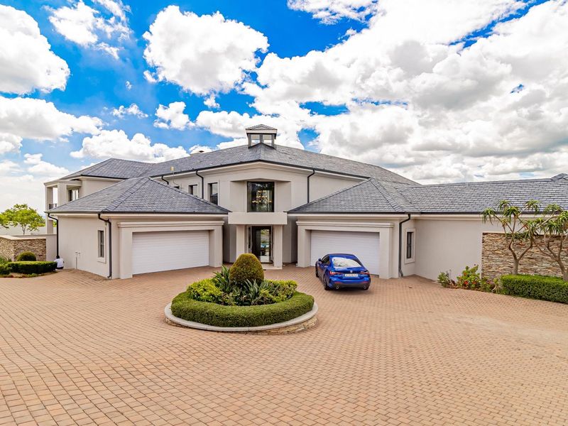 Grand 5-Bedroom Mansion in Prestigious Blue Hills Equestrian Estate - Photo 4