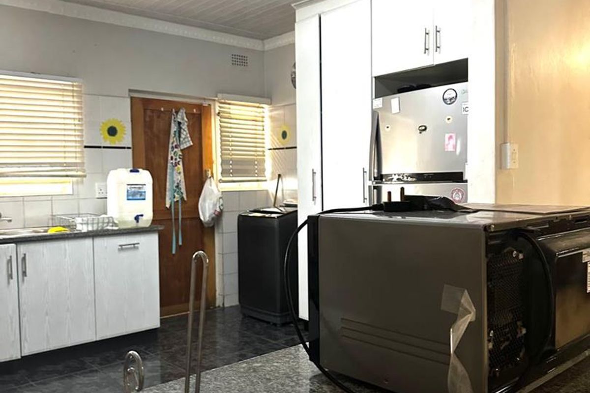 Step into a home that offers both space and versatility, perfectly suited for comfortable family living and effortless entertaining - Photo 4