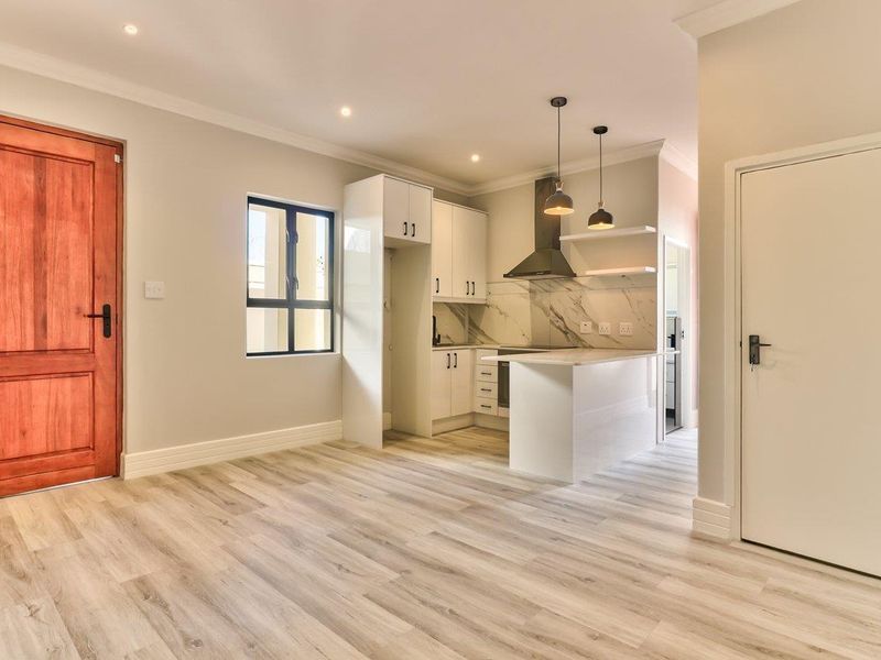 Recently renovated apartment ideal for a young professional or varsity student. - Photo 5