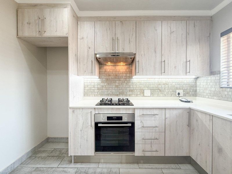 Newly Renovated Beauty with Sunset Views - Photo 5