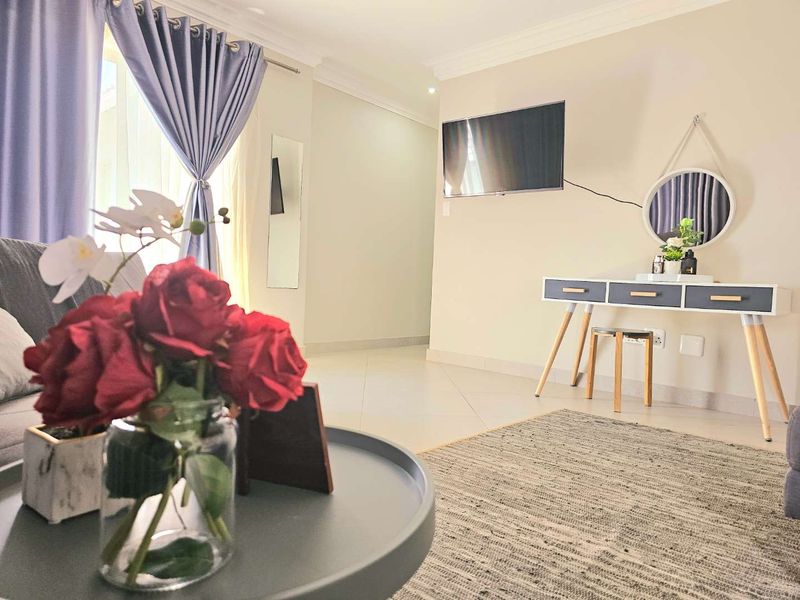 Discover Your Dream Home with Breathtaking Views at Olympus Range in Oak Land Estate! - Photo 5