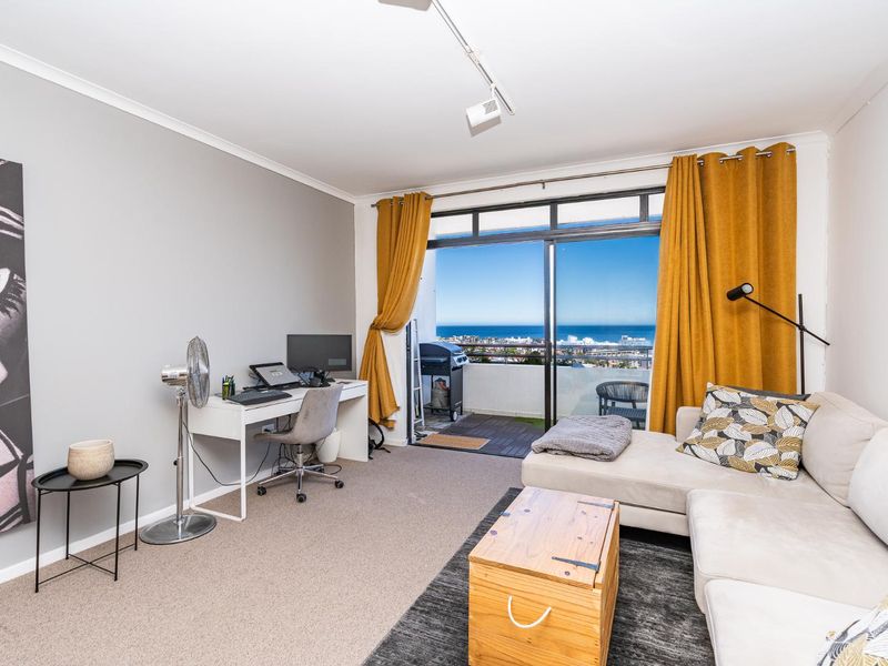 Elevated Apartment with Breathtaking Views at the Foot of Signal Hill - Photo 4