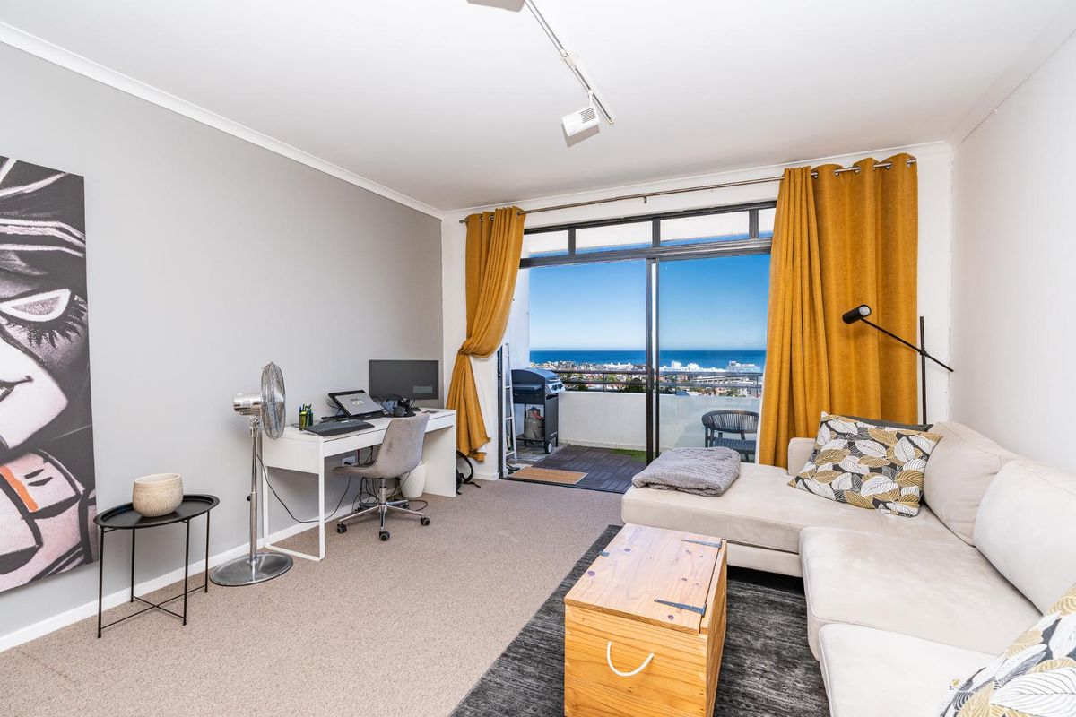 Elevated Apartment with Breathtaking Views at the Foot of Signal Hill - Photo 4