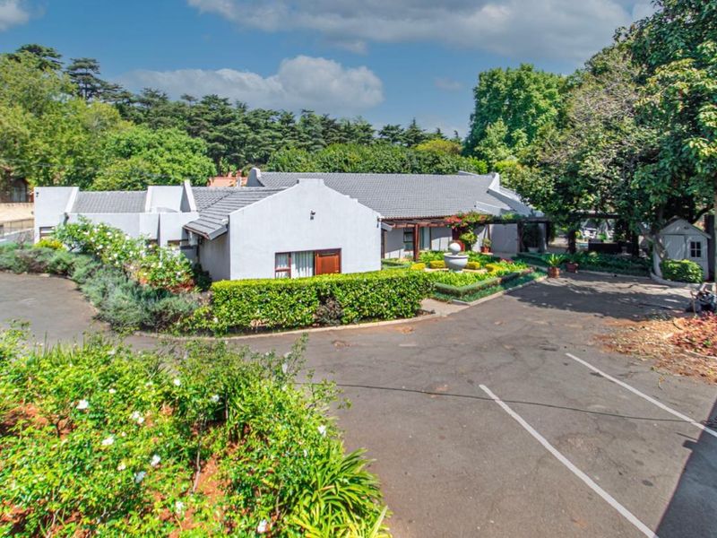 Elegant seven bedroomed house for sale in Houghton - Photo 3