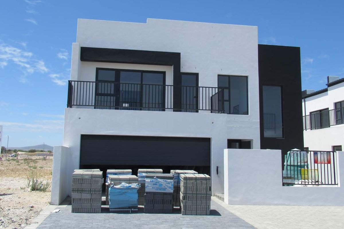 Exquisite Modern Family Residence with Iconic Table Mountain Views - Photo 2
