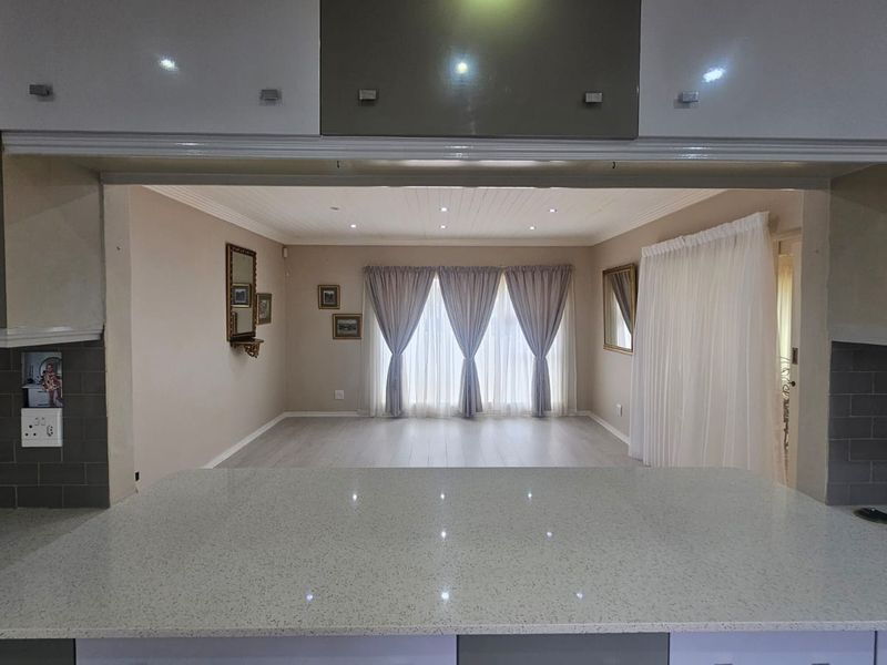 Charming family home in Hartenbos, Garden Route - Photo 9