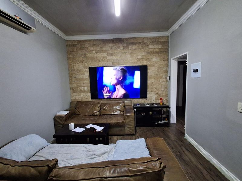 Profitable Business Opportunity: Guest House for Sale with Long Term Contracts - Photo 2