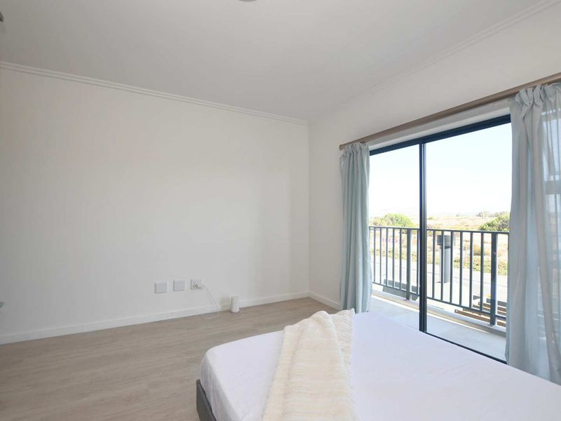 Modern Townhouse For Sale - Photo 9