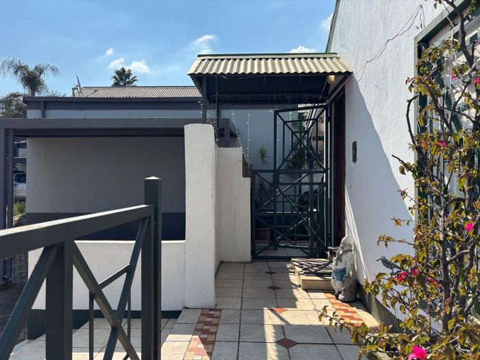 Property #2550910, Townhouse For Sale in Moreleta Park