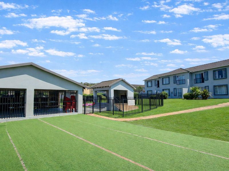 Ground Floor Apartment in Beautifully Kept Complex - Photo 10