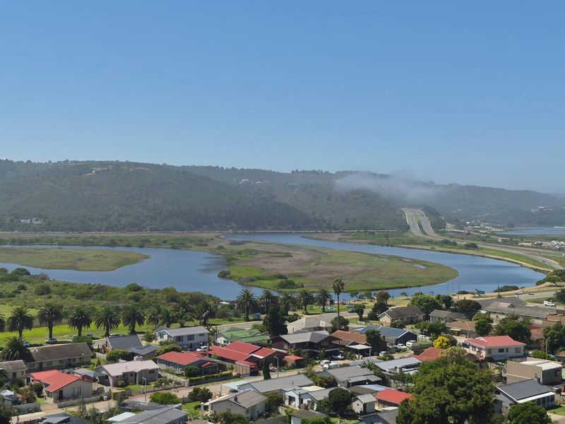 Discover Your 3-Bedroom Dream Home with Stunning Views - Photo 2