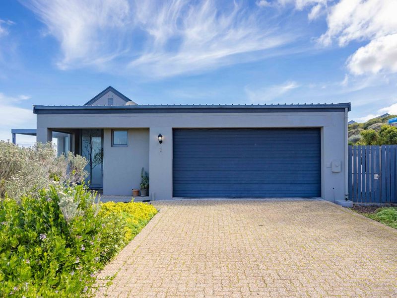 Contemporary Family Living in the Exclusive Chapman's Bay Security Estate. - Photo 1