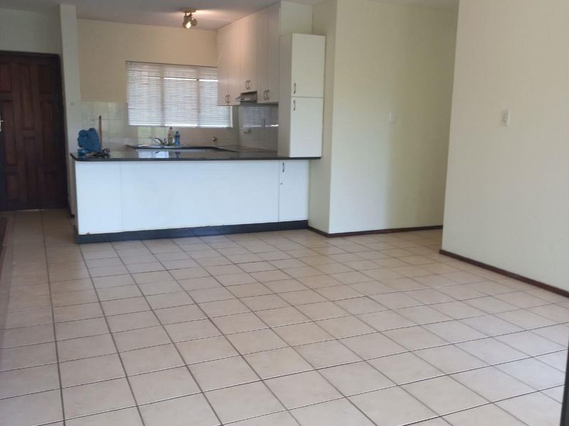 Sea-Facing Three-Bedroom Apartment for Sale in a Well-Managed Estate - Photo 7