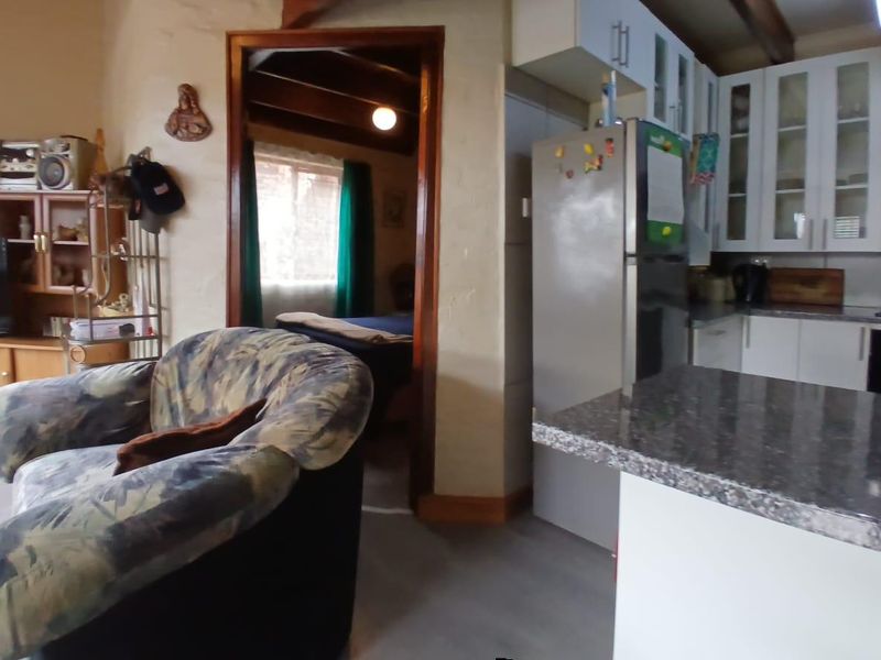 Sectional Title Facebrick Duplex Townhouse in quiet complex - Photo 10