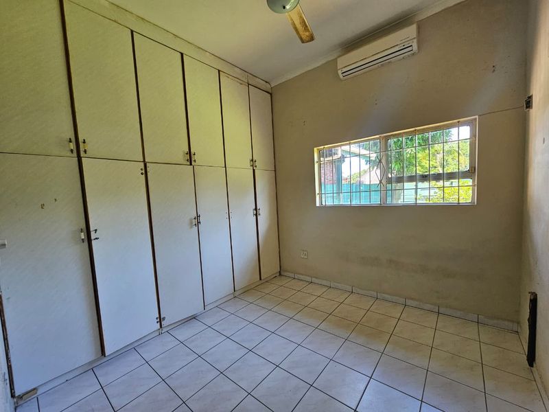 Bargain Fixer-Upper with Bonus Bachelor Flat – A Golden Opportunity! - Photo 10