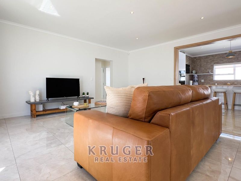 Contemporary Family Home - Photo 10