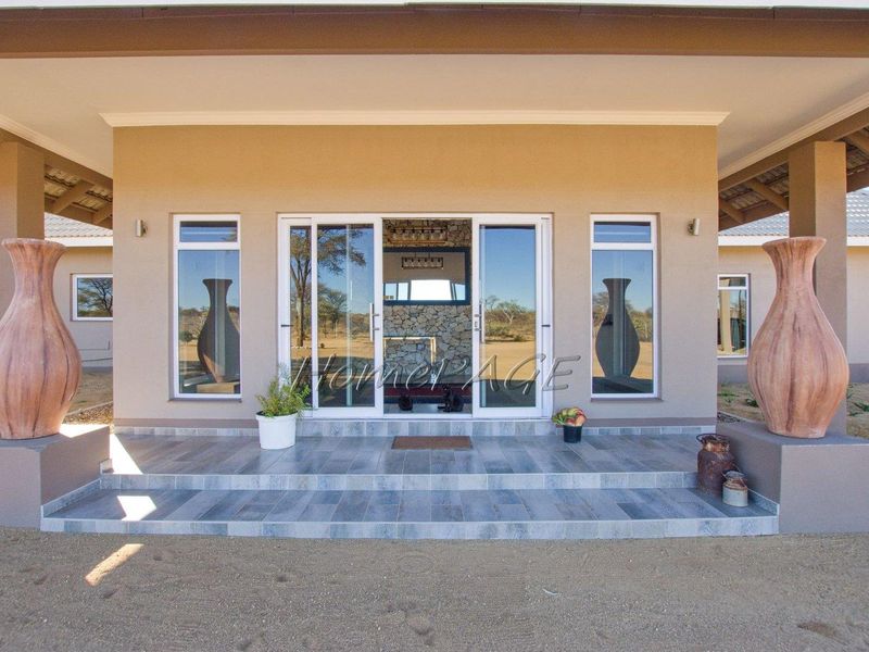 Omaruru Wildlife Estate, Omaruru:  Plot with ENORMOUS, LUXURIOUS 6 Bedr Home is for sale - Photo 4