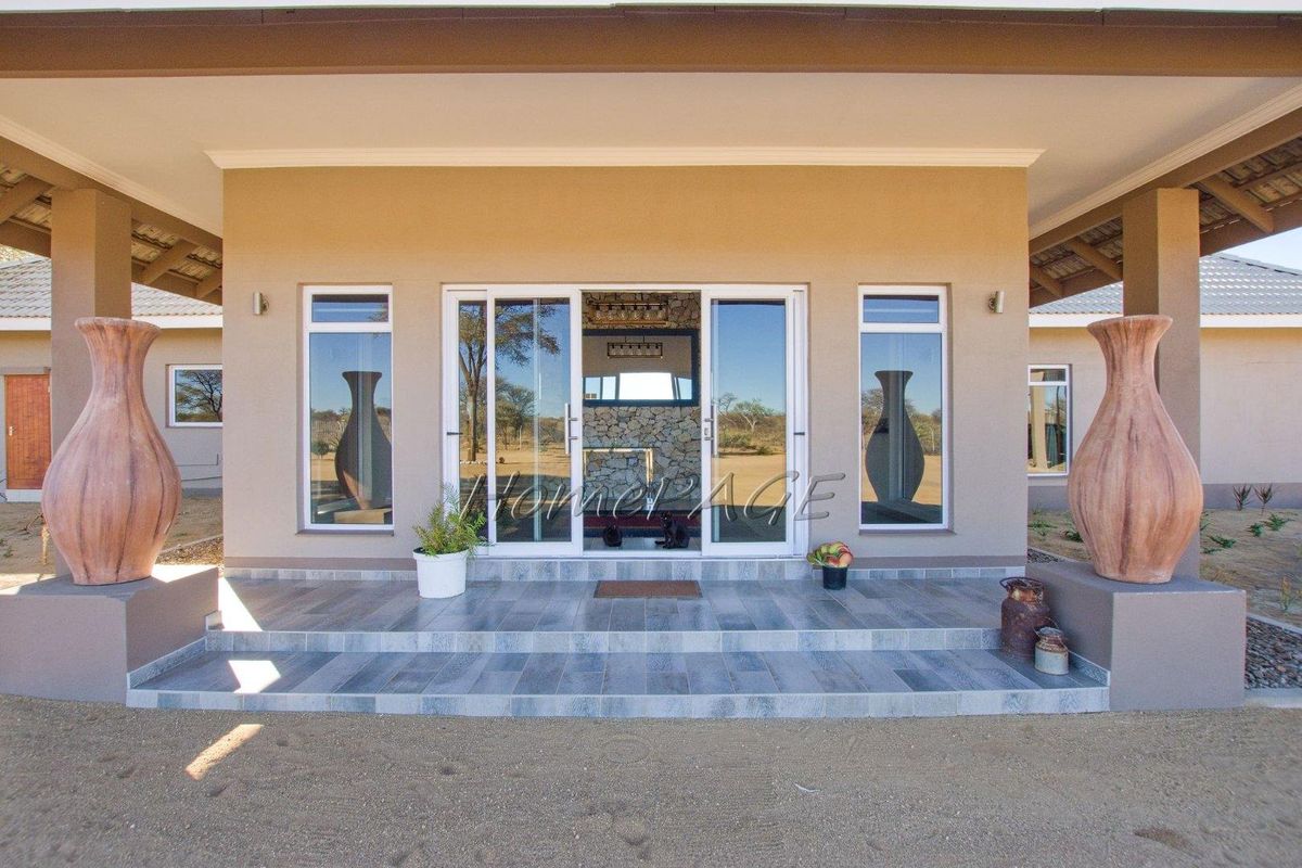 Omaruru Wildlife Estate, Omaruru:  Plot with ENORMOUS, LUXURIOUS 6 Bedr Home is for sale - Photo 4