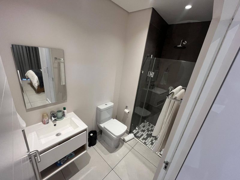 Sandton Gate Living — A Fully Furnished 2-Bed Apartment a Lifestyle at Your Doorstep - Photo 9