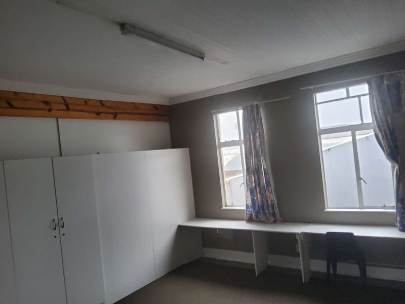 Stunning Investment Opportunity: Spacious Block of Flats in Prime Location - Photo 10