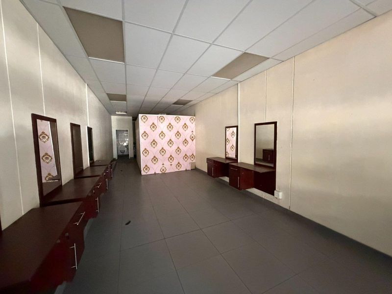 70 Sqm RETAILS SPACE ON SPECIAL TO RENT IN PRETORIA FOR R 5999.00 PM AVAILABLE IMMEDIATELY. - Photo 5