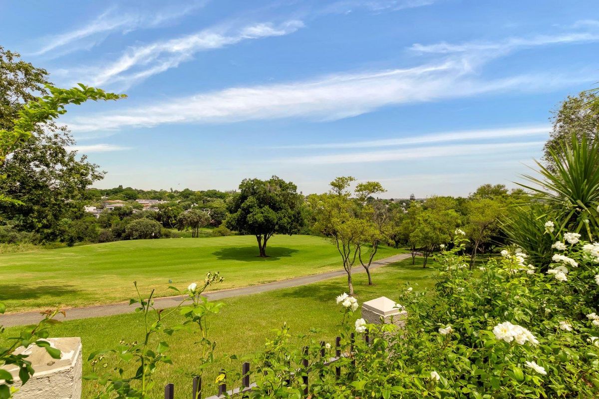 4 Bedroom House for Sale in Dainfern Golf Estate - Photo 2