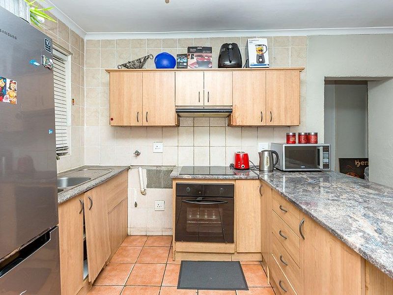 Two Bedroom Groundfloor Apartment With Garage - Photo 10