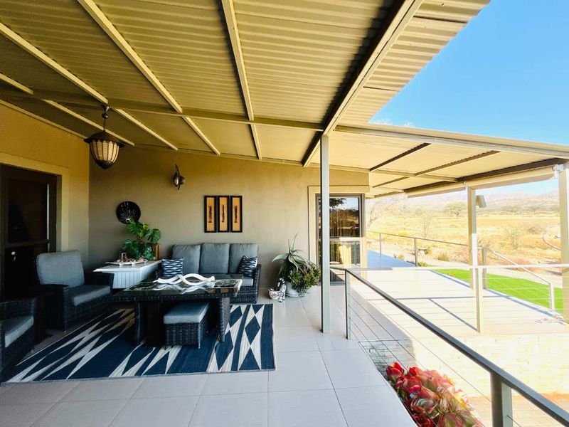 Luxurious 4-Bedroom Home on Omeya Golf Course - Photo 3