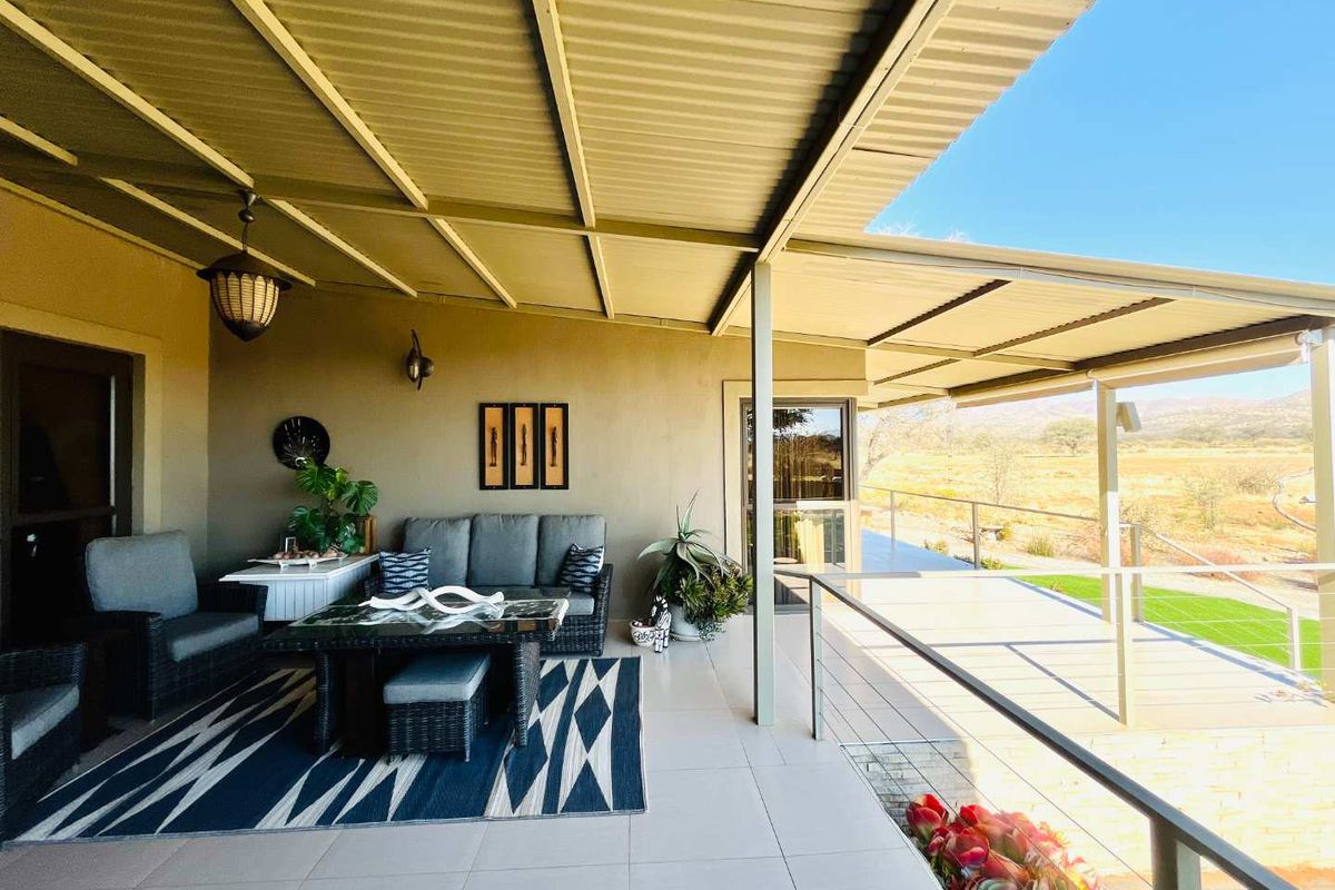 Luxurious 4-Bedroom Home on Omeya Golf Course - Photo 3