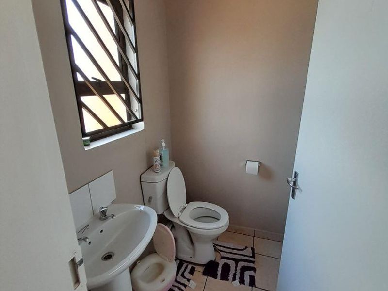 🏡 Exquisite 3 Bedroom Duplex For Sale - Photo 4