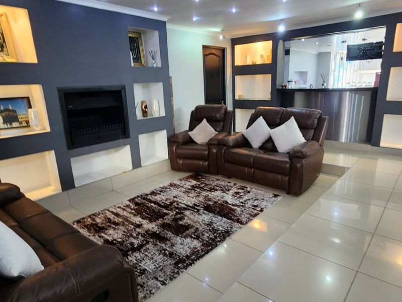 Your Dream Family Home Awaits! - Photo 4