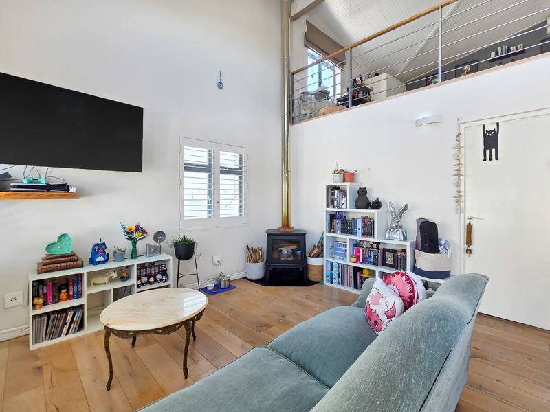 2 Bedroom Apartment in Vredehoek - Photo 8