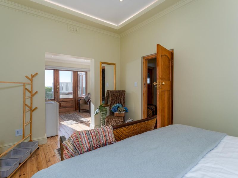 A rare coastal estate overlooking False Bay - Photo 9