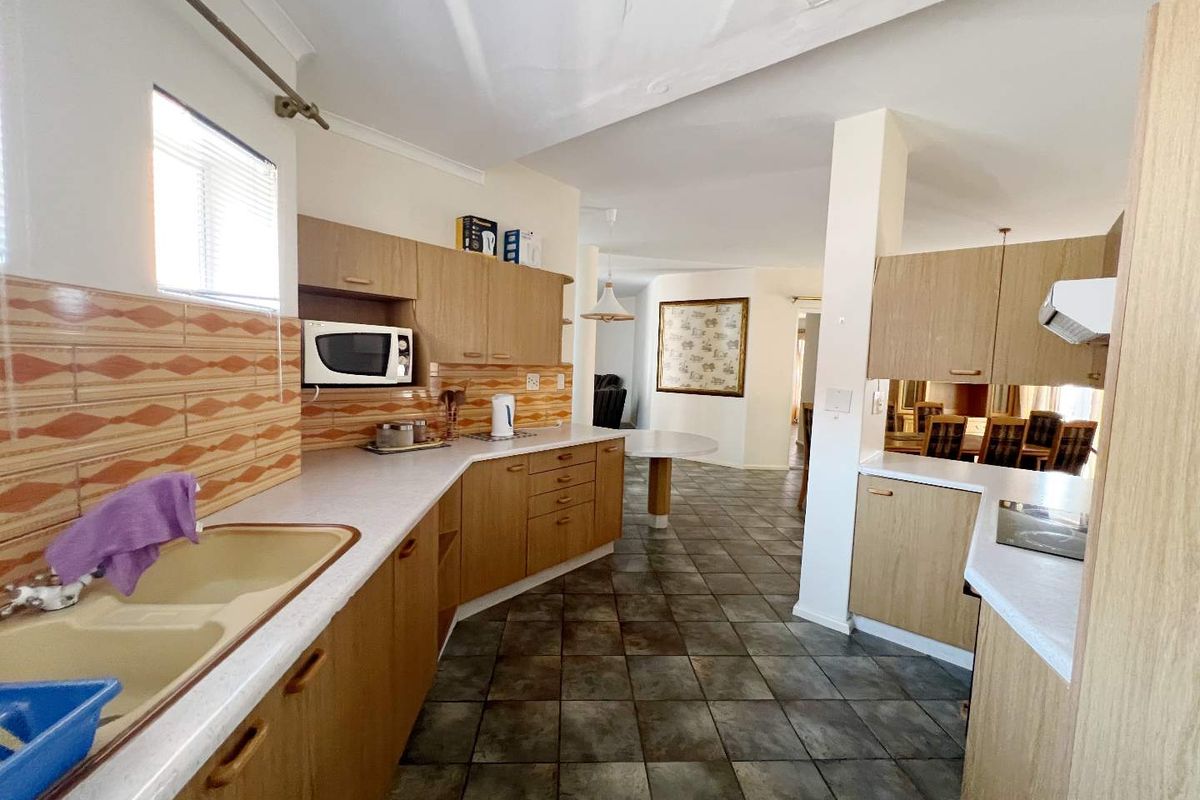 Spacious & Well-Priced Freestanding Home – Sole & Exclusive Mandate - Photo 5