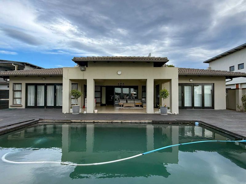 4-Bedroom Waterfront Home with Direct Access to the Golf Course - Photo 7