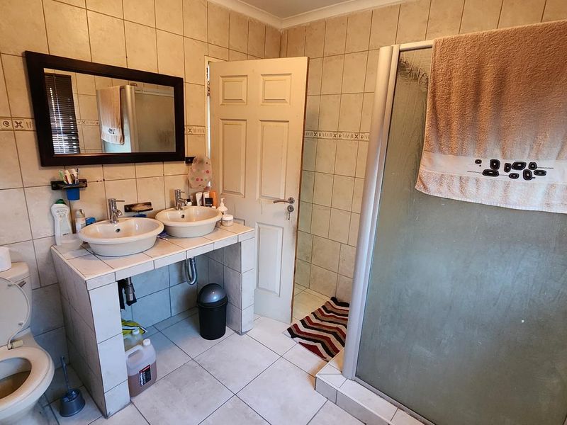 Spacious 4-Bedroom Family Home with Flatlet in Dorado Park | N$ 2 550 000 excluding costs - Photo 8