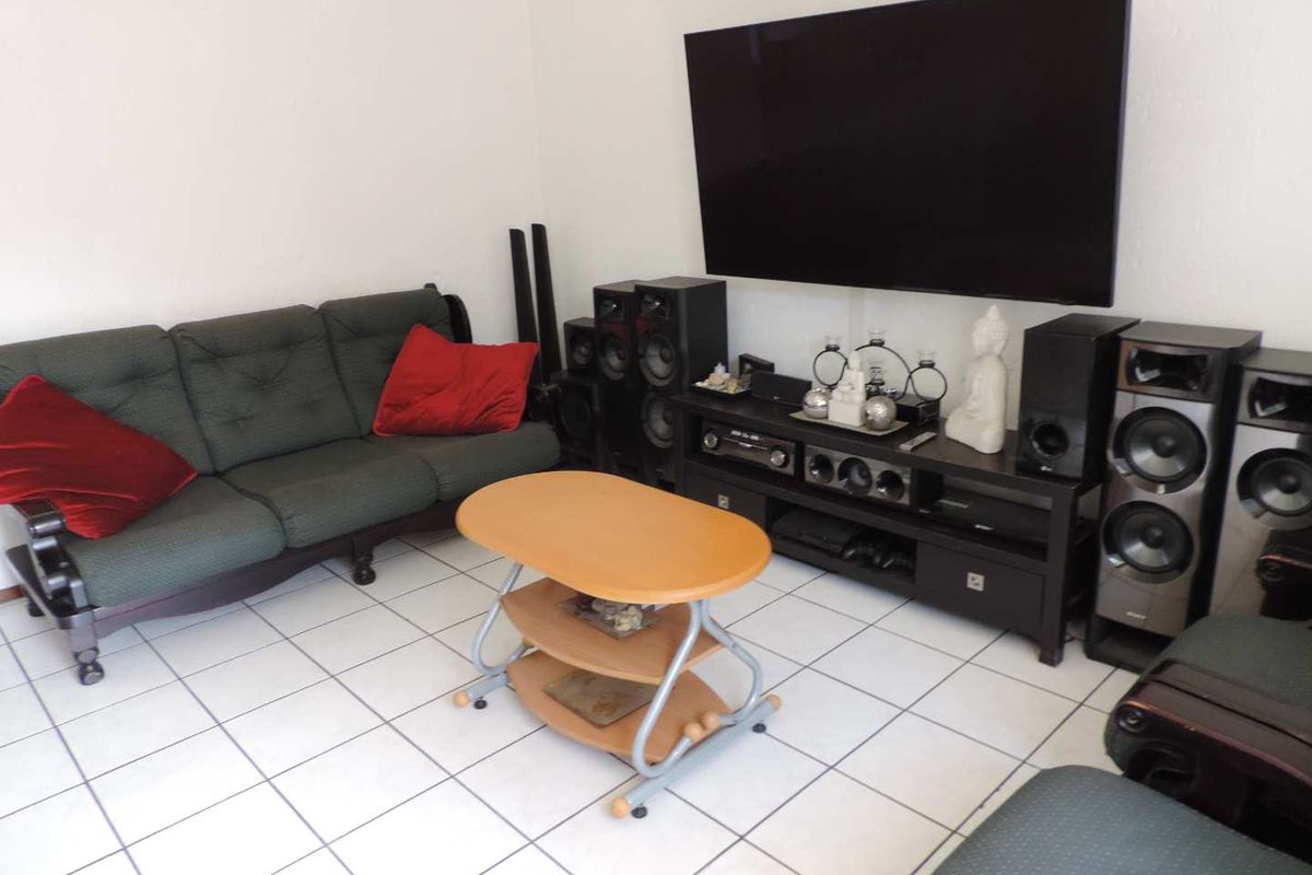 2 bedroomed well maintained duplex in Glenvista with single garage and private garden and pet friendly - Photo 5