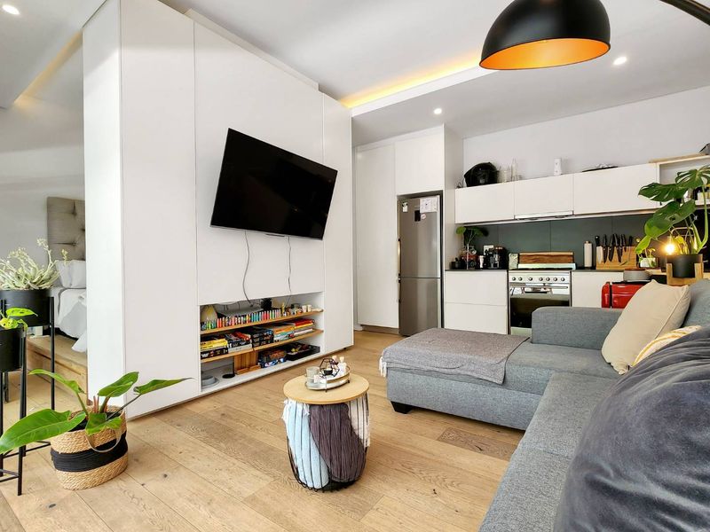 Live where it's all happening - Photo 3