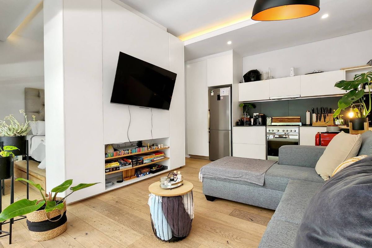 Live where it's all happening - Photo 3