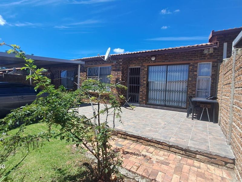 Well located 3 Bedroom/2 Bathroom simplex unit - Photo 4