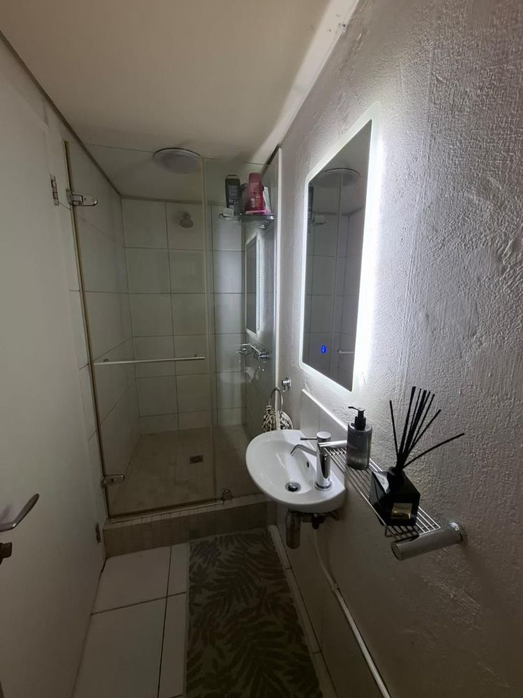 2nd bathroom en-suite with shower and toilet 
