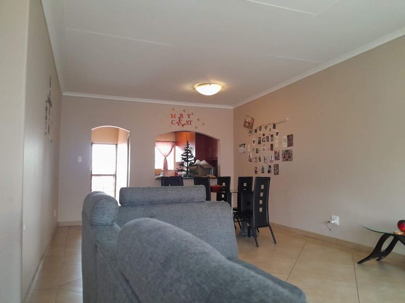 Price Adjustment Don't Miss Out -1st floor 3 Bedroom Klinker Brick Townhouse for sale - Photo 5