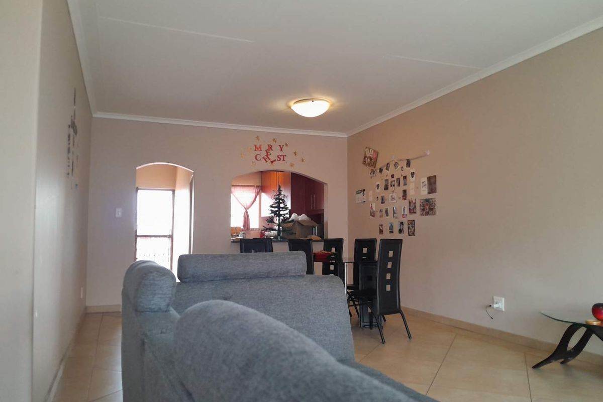 Price Adjustment Don't Miss Out -1st floor 3 Bedroom Klinker Brick Townhouse for sale - Photo 5