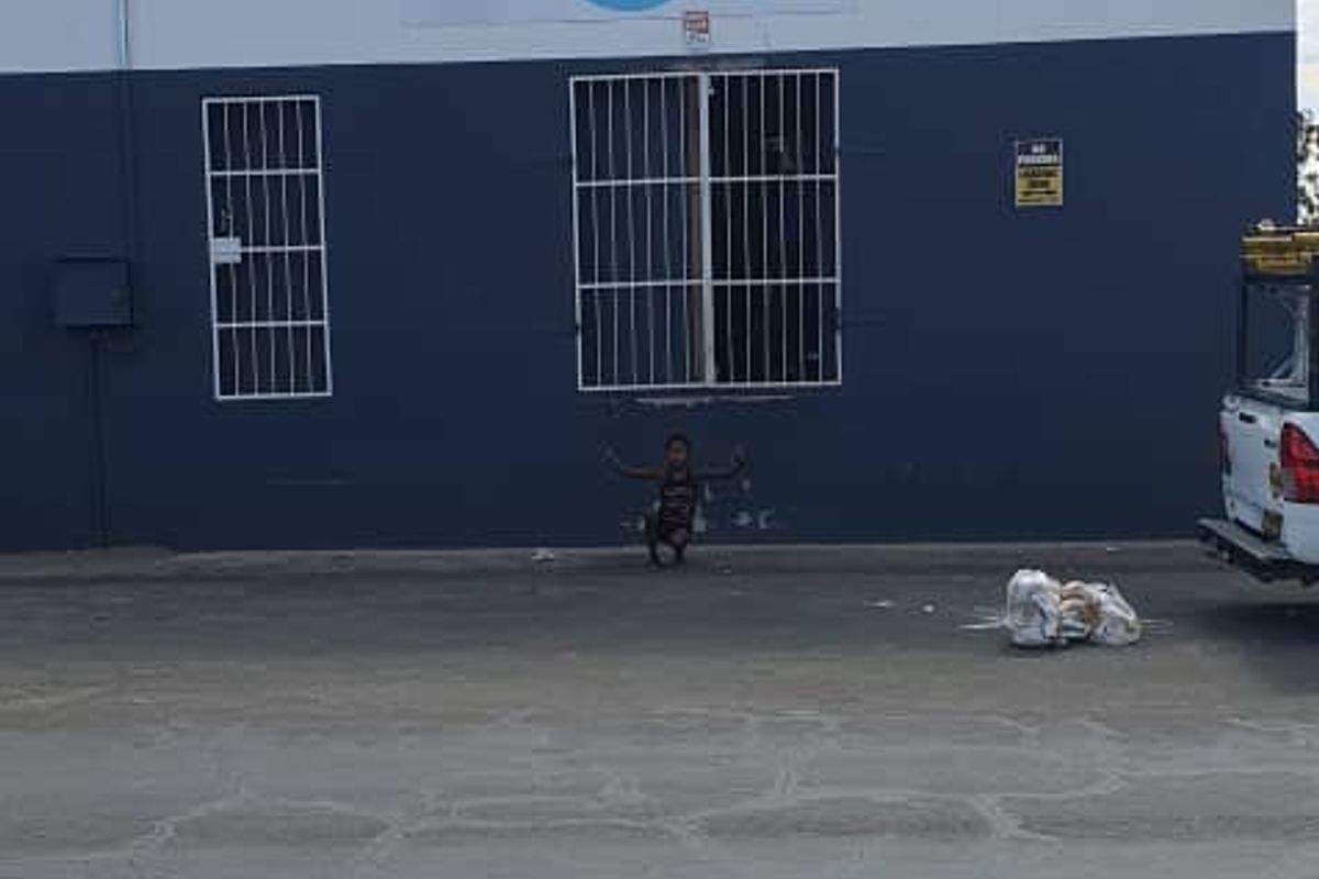 Warehouse with Storeroom - For Sale - Keetmanshoop - Photo 3