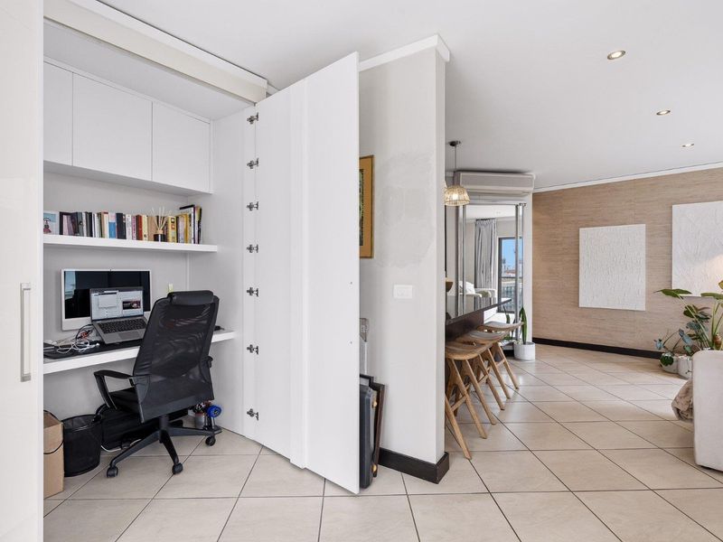 LUXURY, SPACE, GORGEOUS VIEWS IN THE FABULOUS ICON BUILDING - Photo 9