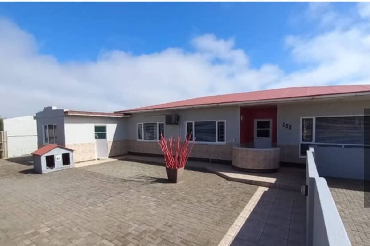 Beautiful House For Sale - Walvis Bay - Photo 2