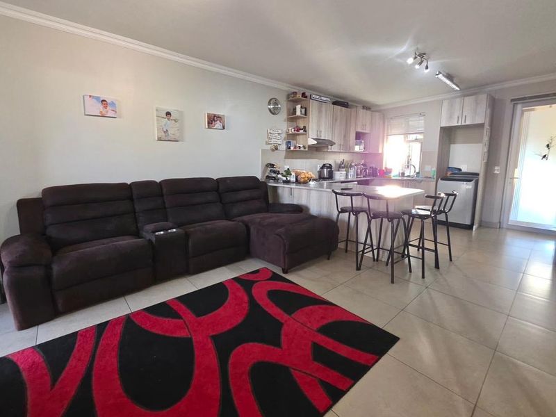 Peaceful Two-Bedroom Townhouse in Omeya Estate - Photo 7