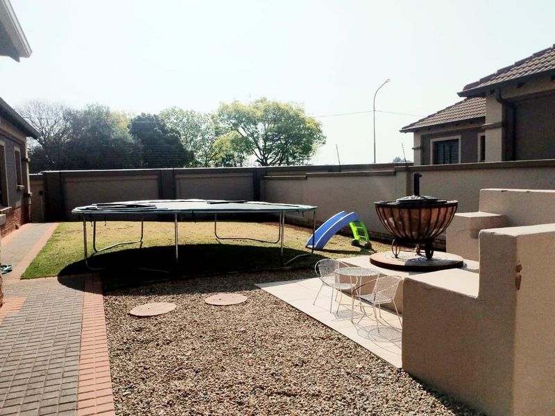 STUNNING 3 BEDROOM HOUSE FOR SALE IN SUNAIR PARK - Photo 8