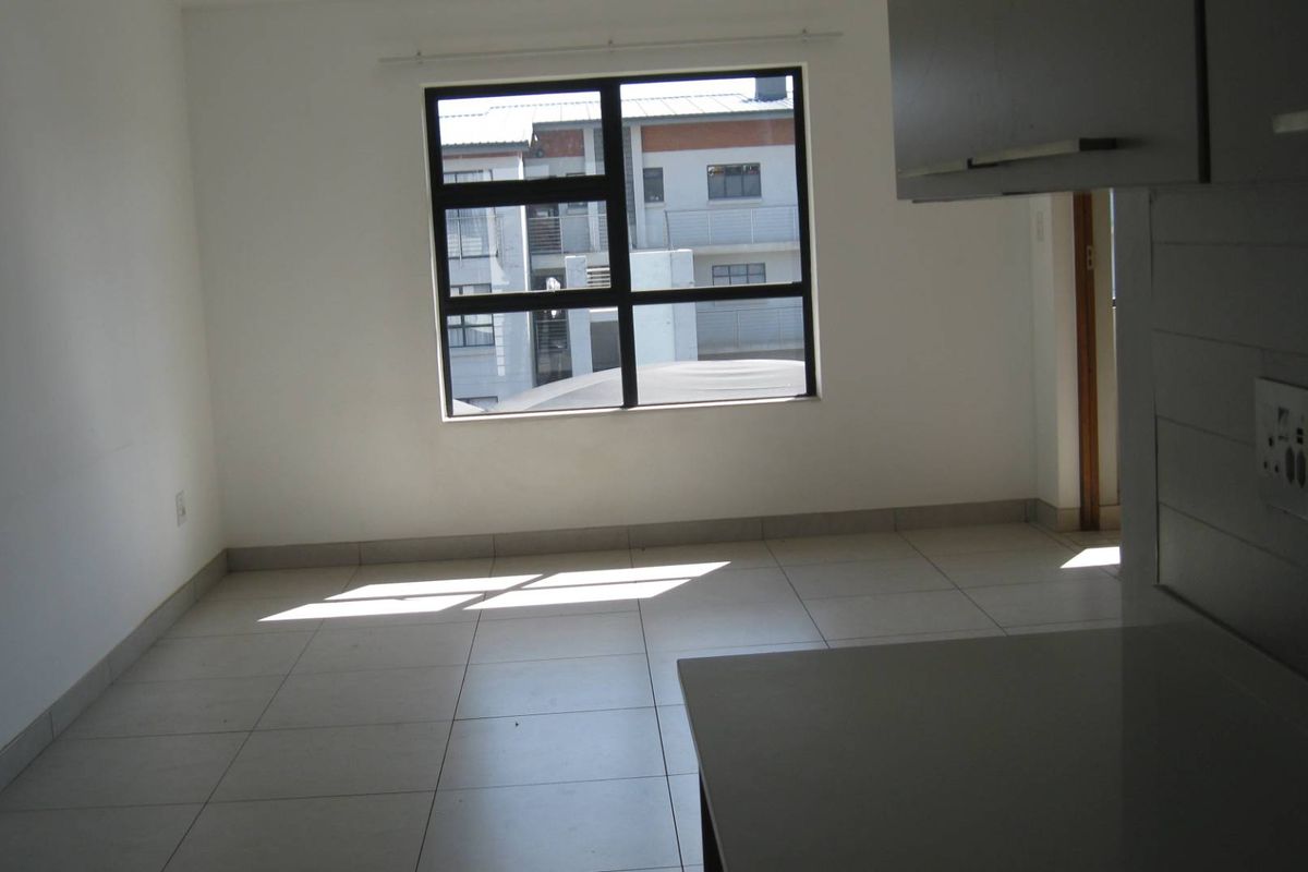 Stylish & Affordable Apartment in Irene – 2 Bedrooms and Great Amenities - Photo 3